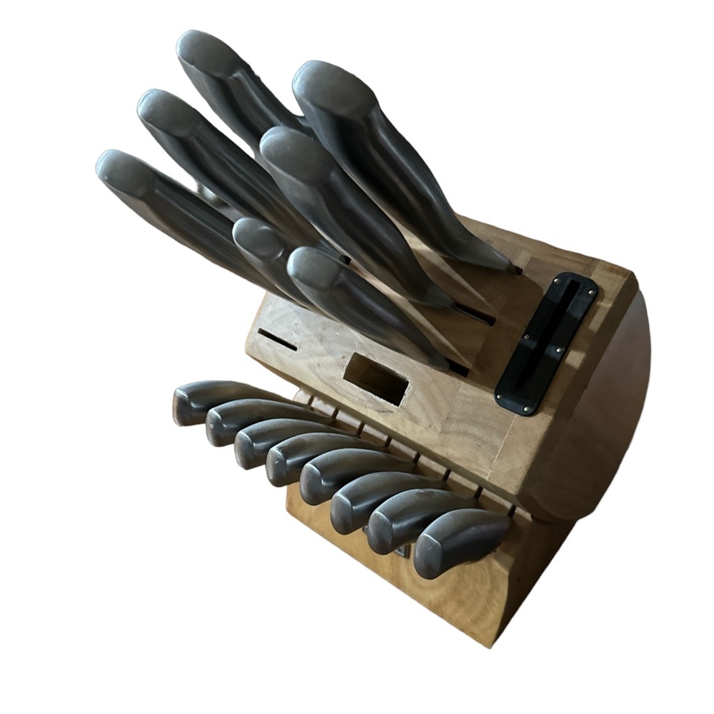 Chicago Cutlery knife set - like new, but missing one knife.